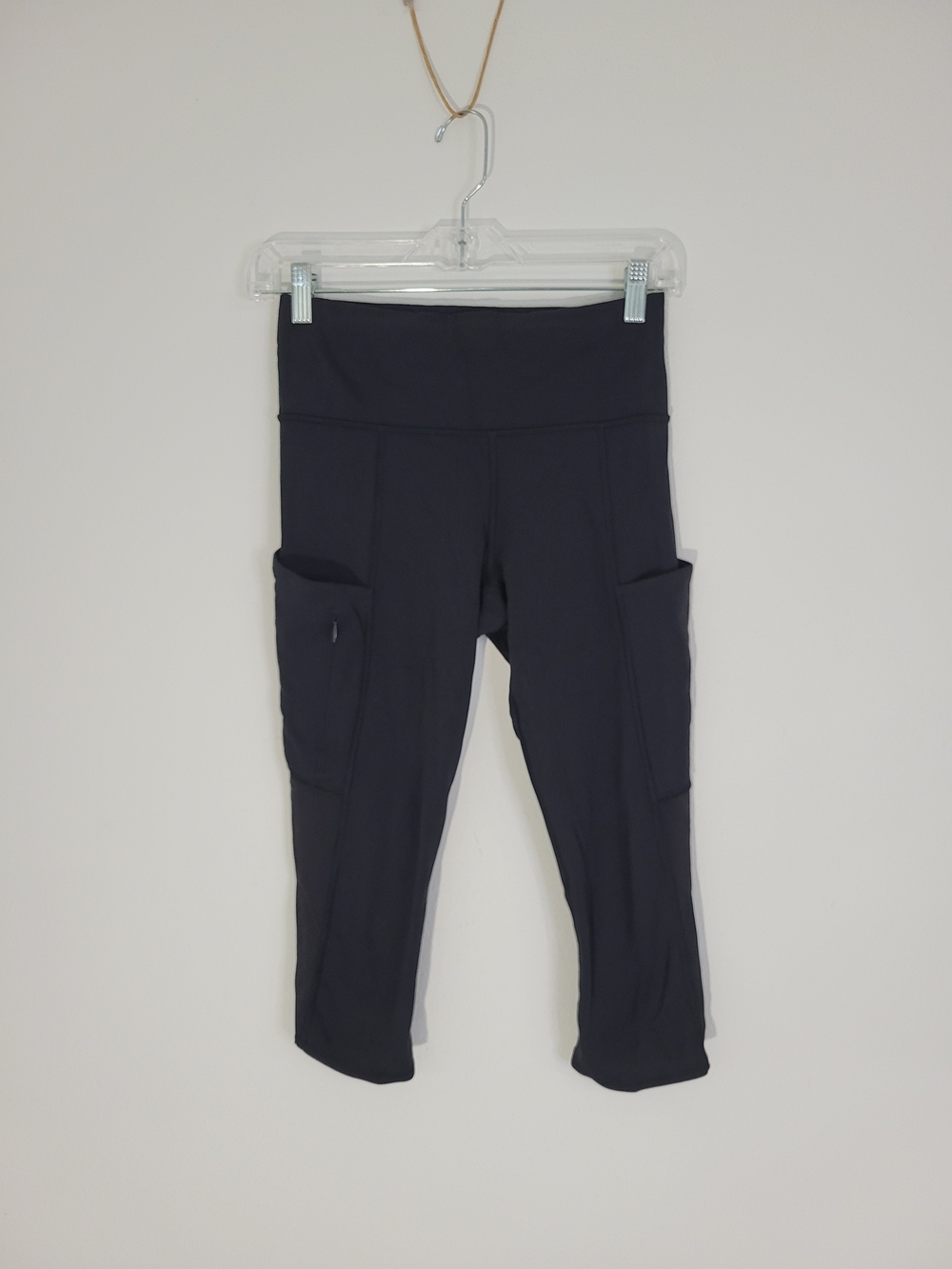 ATHLETA WOMEN SIZE S High-Waist Pocket Active Capri - Black